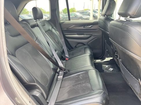 Used 2024 Jeep Grand Cherokee Altitude AWD/4WD image 37