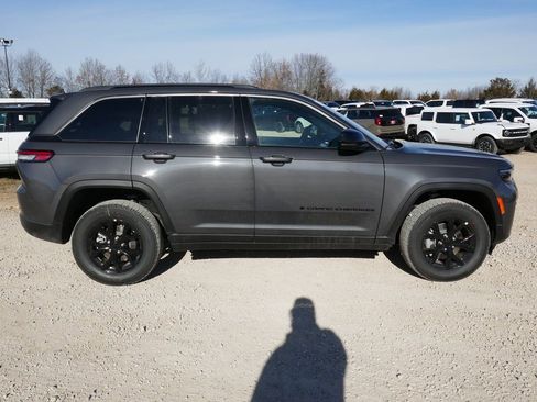 New 2026 Jeep Grand Cherokee Altitude AWD/4WD image 3