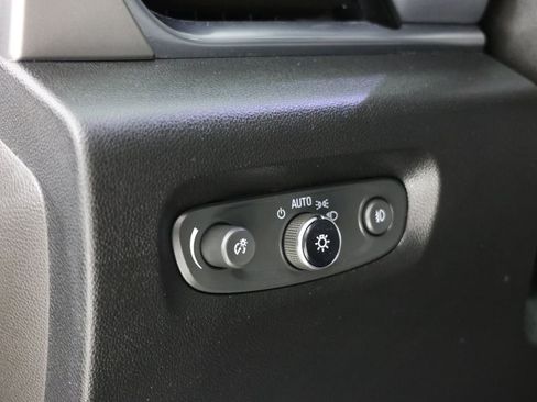 Used 2019 Chevrolet Traverse LT FWD image 21