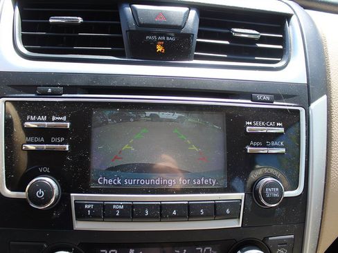 Used 2016 Nissan Altima 2.5 SV FWD image 10
