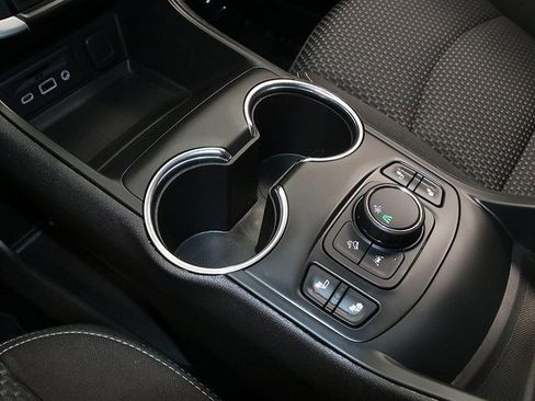 Used 2022 GMC Terrain SLE w/ Driver Convenience Package image 21