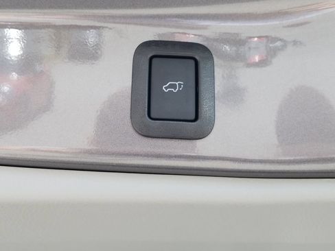 Used 2019 Toyota Highlander XLE FWD image 36
