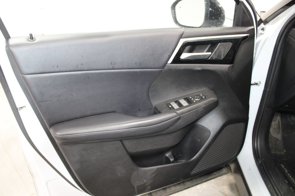 Used 2023 Mitsubishi Outlander SE Black Edition AWD/4WD image 17