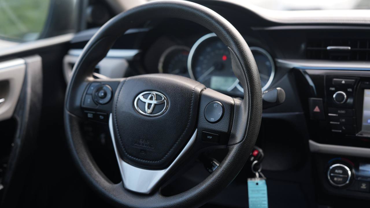 Used 2016 Toyota Corolla LE FWD image 12