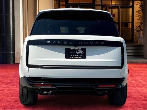 New 2025 Land Rover Range Rover Long Wheelbase SE image 4