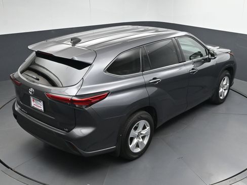 Certified 2022 Toyota Highlander LE image 36