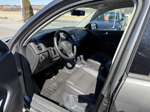 Used 2016 Volkswagen Tiguan S image 11