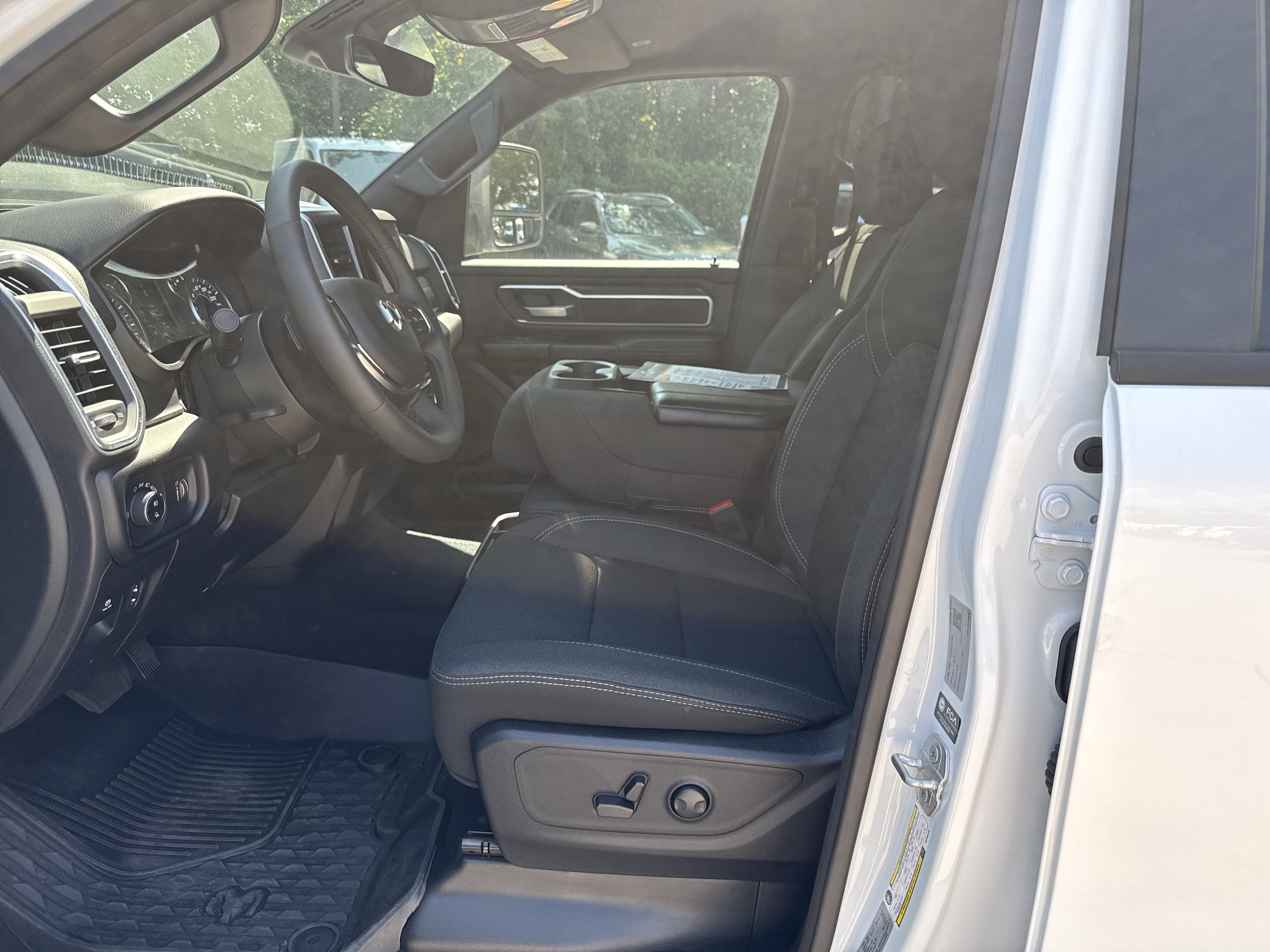 Used 2025 RAM 1500 Big Horn AWD/4WD image 11
