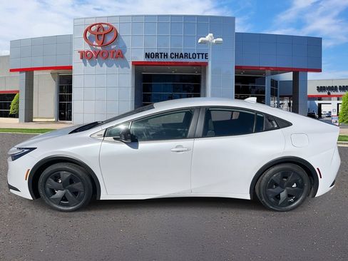 Used 2025 Toyota Prius LE image 7