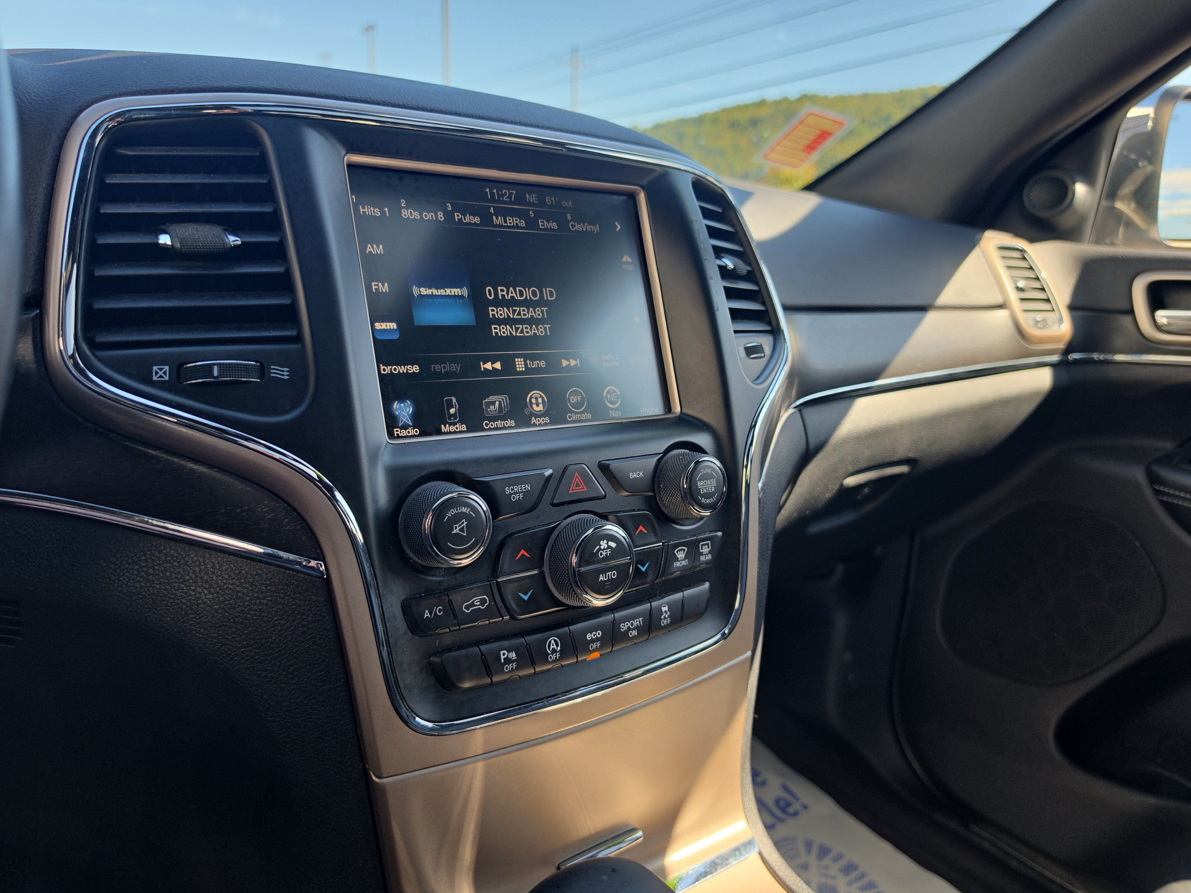 Used 2017 Jeep Grand Cherokee Limited AWD/4WD image 25