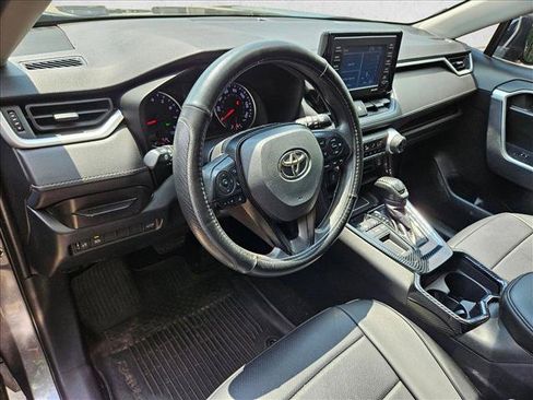 Used 2021 Toyota RAV4 XLE w/ Convenience Package FWD image 9