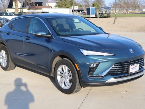 Used 2024 Buick Envista Preferred w/ Convenience I Package image 3