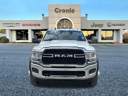 Used 2024 RAM 5500 Tradesman w/ Chrome Appearance Group AWD/4WD image 8