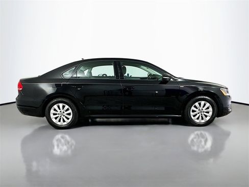 Used 2015 Volkswagen Passat 1.8T Wolfsburg Edition image 8