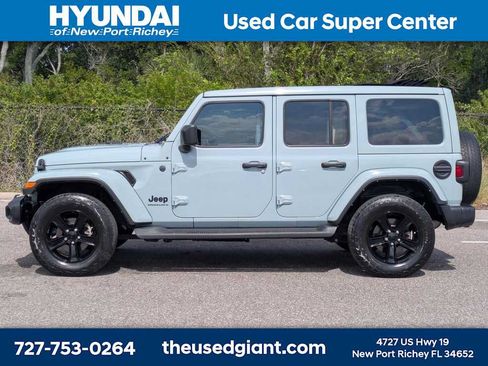 Used 2023 Jeep Wrangler Unlimited Sahara AWD/4WD image 2