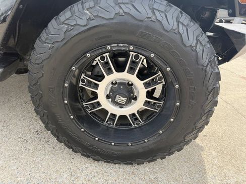 Used 2017 Jeep Wrangler Unlimited Sahara w/ Connectivity Group image 5