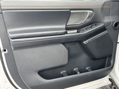 Used 2025 Ford Expedition Tremor image 3