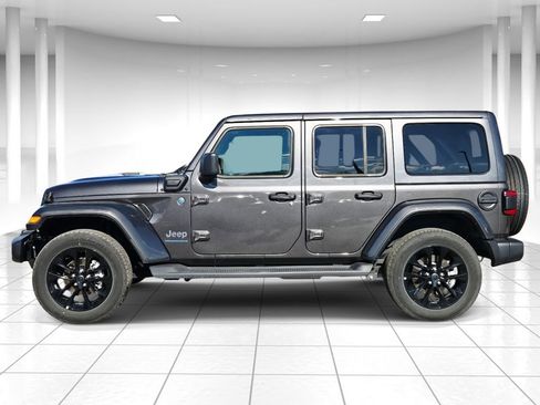 Used 2025 Jeep Wrangler Unlimited Sahara image 6