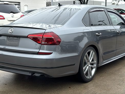Used 2017 Volkswagen Passat 1.8T R-Line w/ R-Line Lighting Package image 7