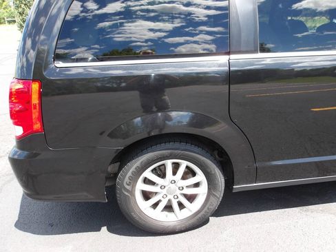 Used 2019 Dodge Grand Caravan SXT FWD image 33