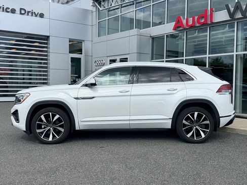 Used 2024 Volkswagen Atlas Cross Sport SEL Premium R-Line AWD/4WD image 2