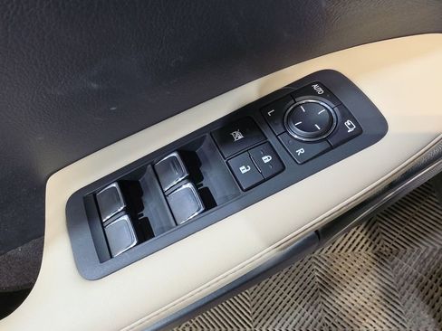 Used 2021 Lexus RX 350L Premium w/ Premium Package image 15