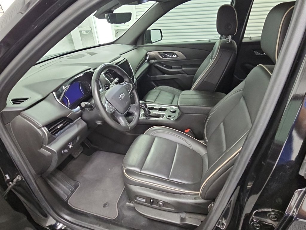 Used 2023 Chevrolet Traverse Premier FWD image 11
