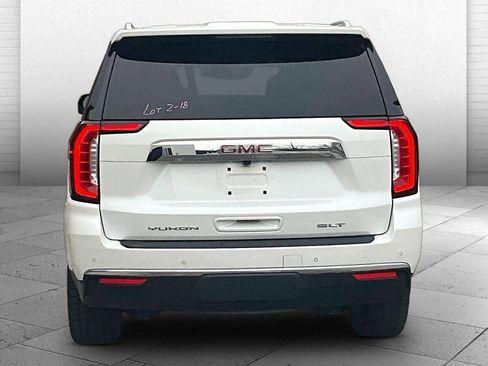 Used 2022 GMC Yukon XL SLT w/ SLT Premium Package image 3