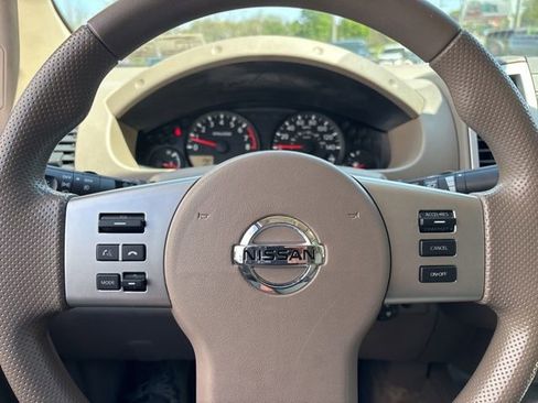 Used 2015 Nissan Frontier SV w/ SV Value Truck Package AWD/4WD image 18