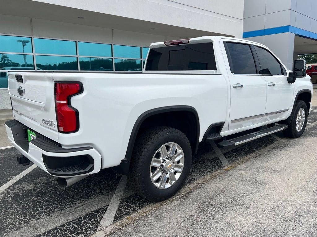 Used 2025 Chevrolet Silverado 2500 High Country w/ Technology Package AWD/4WD image 4