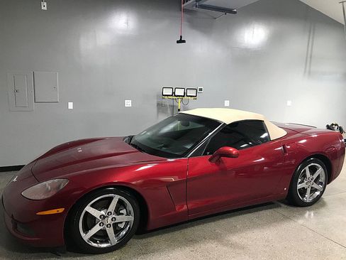 Used 2008 Chevrolet Corvette Convertible w/ Preferred Equipment Group RWD image 14