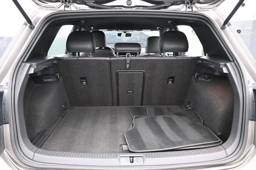 Used 2017 Volkswagen Golf R 4-Door AWD/4WD image 21