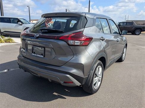 Used 2022 Nissan Kicks S image 3