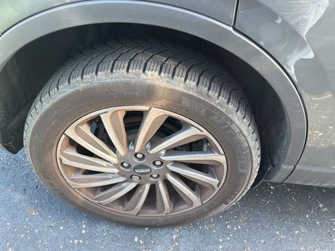 Used 2023 Lincoln Corsair Reserve AWD/4WD image 4