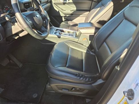 Used 2020 Ford Explorer XLT w/ Equipment Group 202A image 13