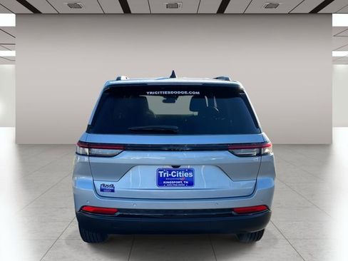 New 2025 Jeep Grand Cherokee Altitude image 4