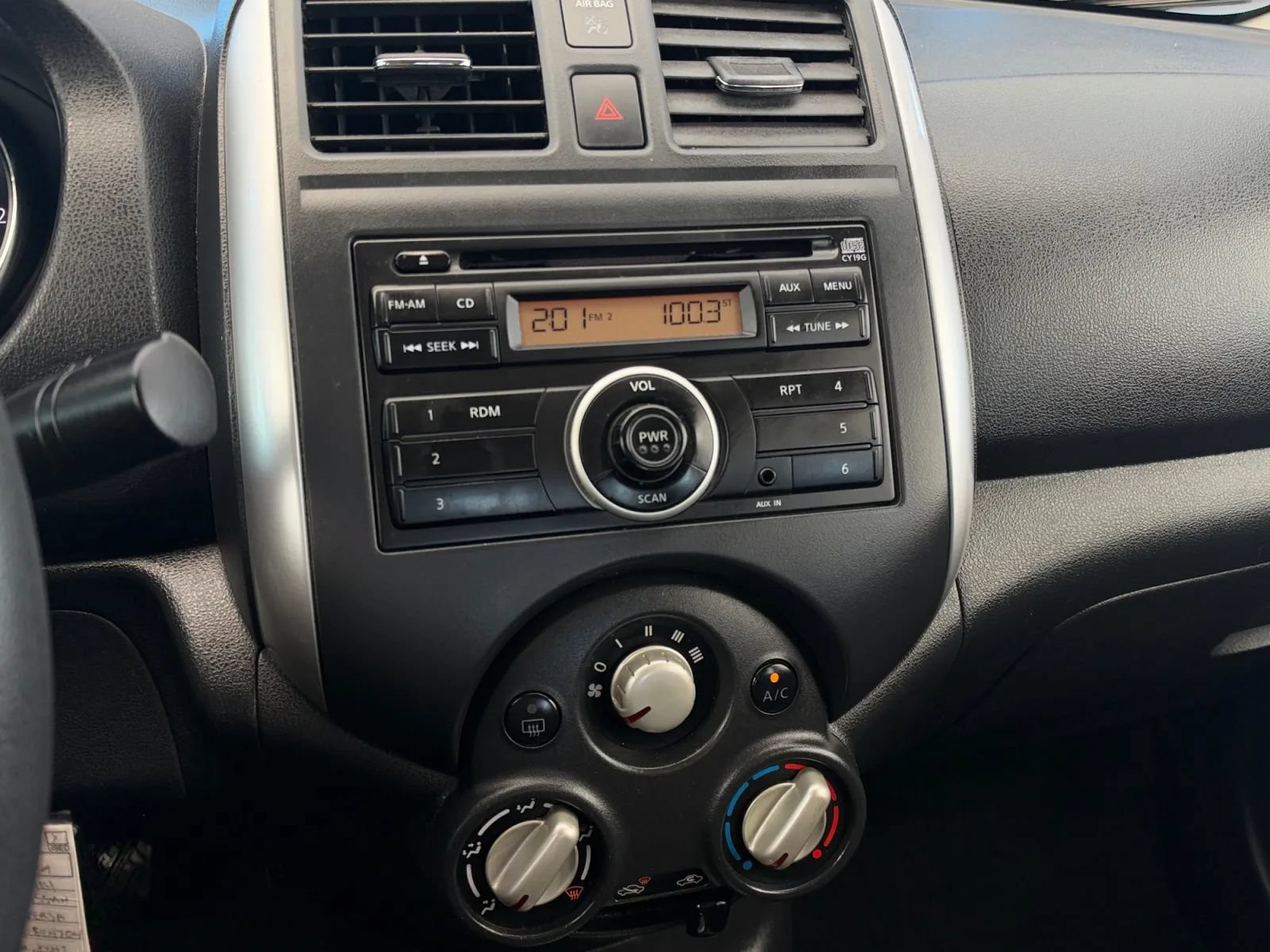 Used 2014 Nissan Versa SV FWD image 30