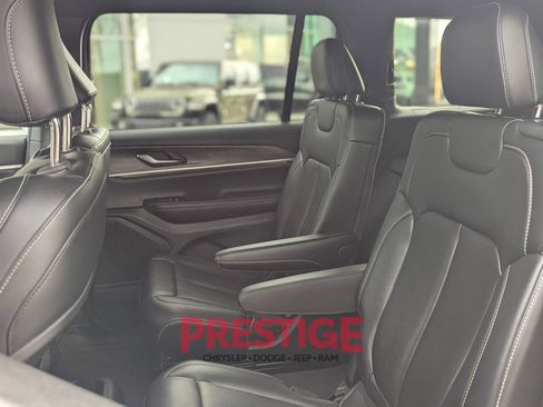 Used 2024 Jeep Grand Cherokee L Limited AWD/4WD image 30