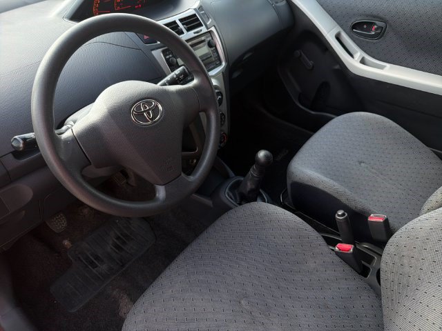 Used 2011 Toyota Yaris 2-Door Hatchback w/ Convenience Pkg FWD image 10