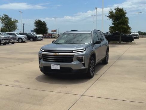 New 2026 Chevrolet Traverse LT w/ Sun and Wheel Package FWD image 4