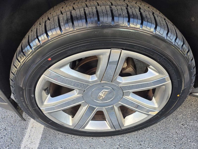Used 2018 Cadillac Escalade ESV Luxury RWD image 25