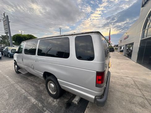 Used 2006 Ford E-350 and Econoline 350 XLT RWD image 46