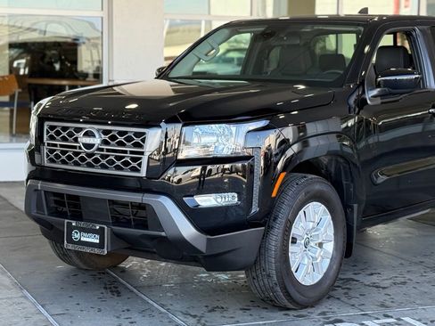 Used 2024 Nissan Frontier SV w/ SV Convenience Package image 3