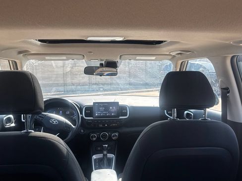 Used 2025 Hyundai Venue SEL FWD image 30
