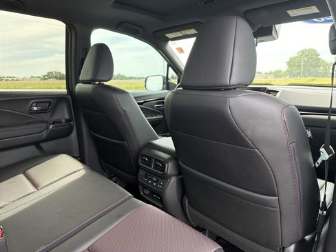 Certified 2025 Honda Ridgeline Black Edition image 18