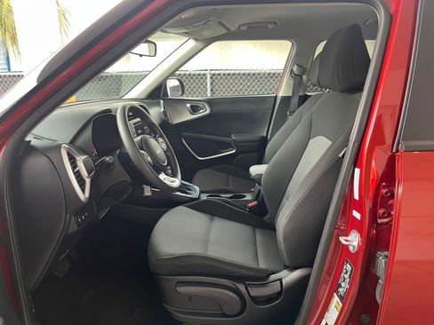 Used 2025 Kia Soul LX w/ LX Technology Package image 27