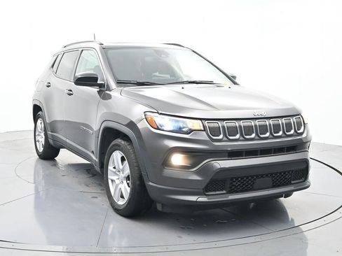 Used 2022 Jeep Compass Latitude w/ Sun and Sound Group image 3