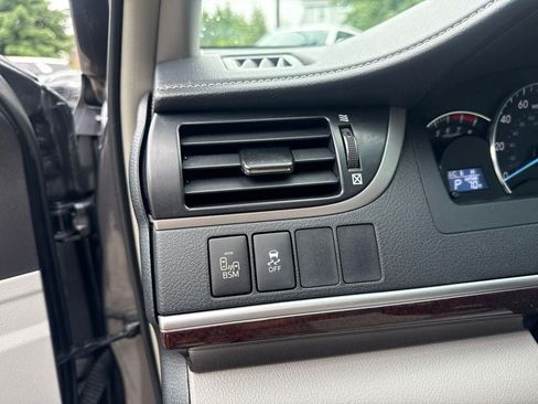 Used 2014 Toyota Camry XLE w/ Leather Package FWD image 14