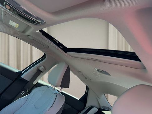 New 2026 Hyundai Elantra Limited image 30