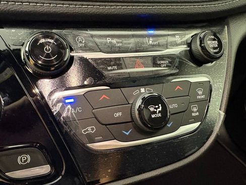 New 2027 Chrysler Pacifica Select FWD image 33